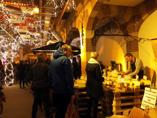 9: Food market in Grote Kerk.